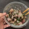 切って混ぜるだけ！【白身魚の刺身の塩昆布和え】の工程2
