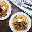 豚ときのこの燻製バター醤油パスタ