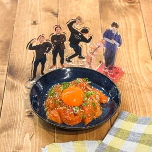 しめおじ【公式】の作ってみた!投稿(辛うま☆サーモンキムチユッケ)