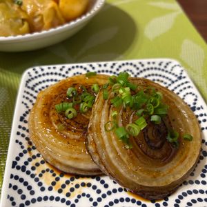 あすこの作ってみた!投稿(新玉ねぎのバター醤油ステーキ丼)