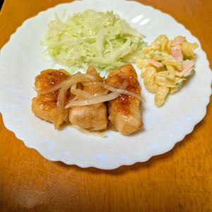 ゆきまる🐬🫧の作ってみた!投稿(【鶏むね肉と玉ねぎの生姜焼き】ご飯が進む♪)