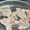 ご飯がすすむ♡【豚バラとズッキーニのガリポン炒め】の工程2