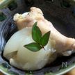 鶏手羽元と新玉ねぎの塩麹蒸し