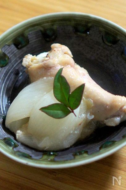 鶏手羽元と新玉ねぎの塩麹蒸し