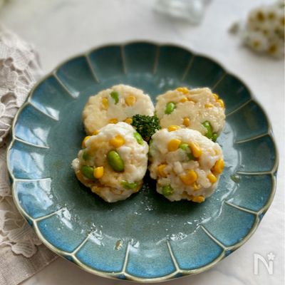 レンジで時短・簡単!枝豆とコーンのはんぺんバーグ