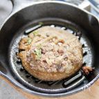 おつまみレシピ【ジャンボマッシュルームのアンチョビステーキ】