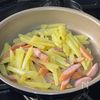 子どもも喜ぶ♡【細切りポテトとウインナーのチーズ焼き】の工程2