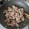 【豚こま和風チャプチェ】戻し不要・フライパンひとつで簡単！の工程2