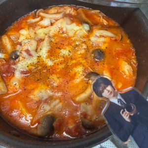 それぞれの作ってみた!投稿(【鶏むね肉のトマト煮込み】濃厚トマトソースにチーズがとろり♡)