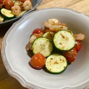 ゆかりの作ってみた!投稿(【エビとズッキーニのハニーマスタード炒め】今日はワインで一杯)