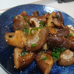 そらまめの作ってみた!投稿(【しいたけの粉チーズ炒め】お弁当にも♪)