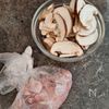 生姜とごま油でコク旨◎鶏もも肉と椎茸の炊き込みごはんの工程2