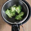 柔らかしっとり♡鶏むね肉のガリバタポン酢炒めの工程1