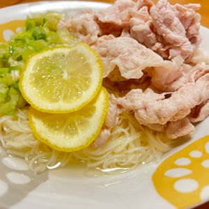 ゆづりんこの作ってみた!投稿(ごま油香るぶっかけ！【ネギ塩レモンの豚しゃぶそうめん】)