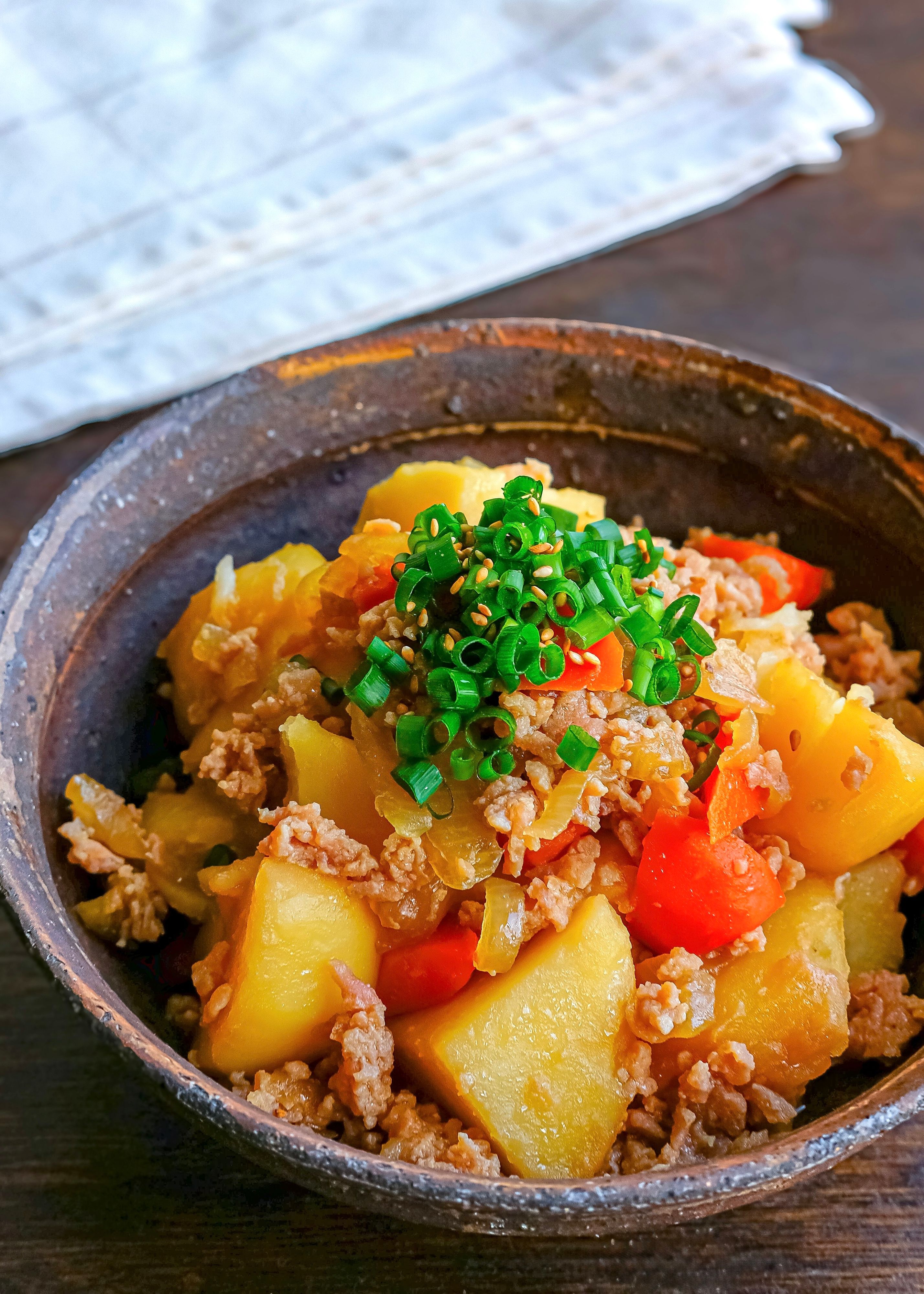 レンジで完結！！鶏ひき肉で味染み肉じゃが | レシピサイトNadia