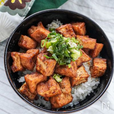 【大満足ヘルシー料理】簡単!厚揚げのサイコロステーキ丼