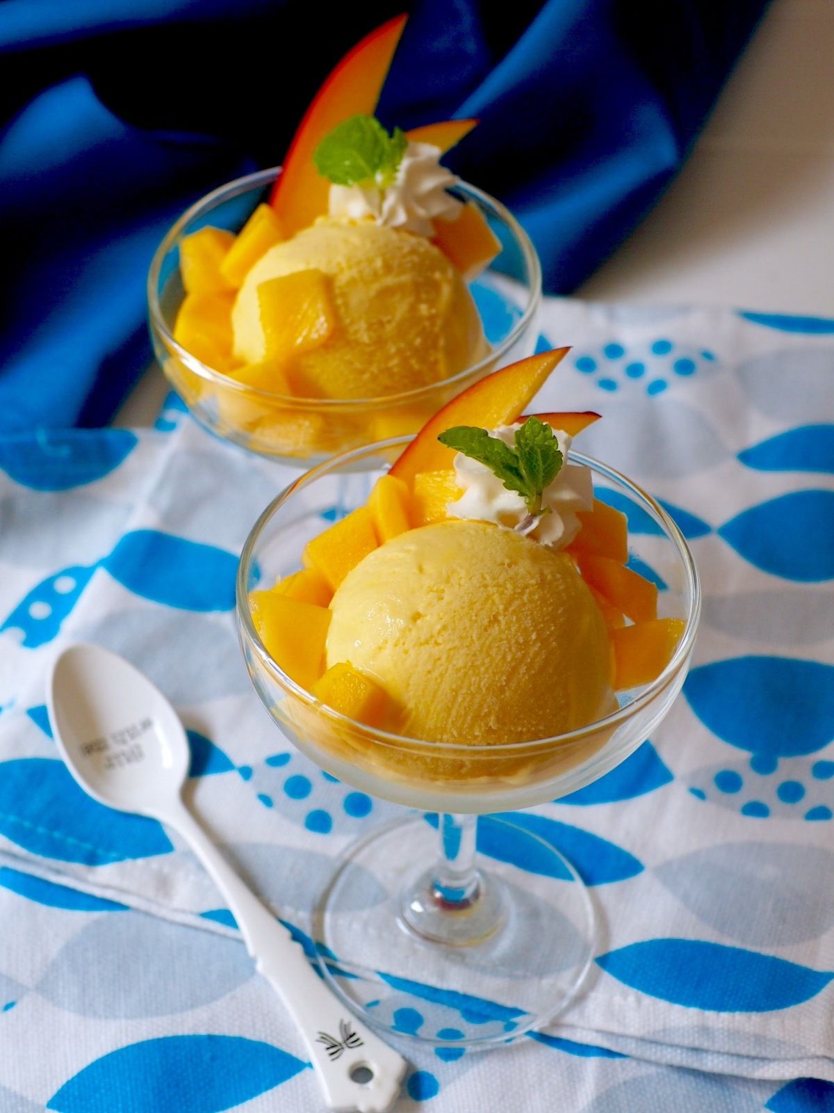 ココナッツマンゴーアイスポップのレシピ