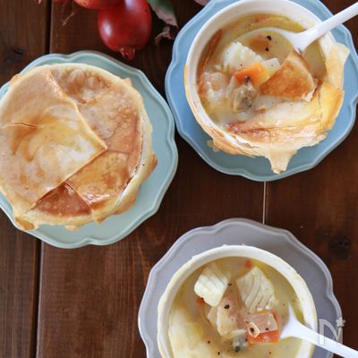 パイシート不使用！ワンタンの皮で☆クラムチャウダーの壺焼き風