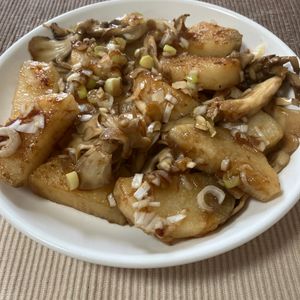 あすかの作ってみた!投稿(旨味たっぷり【長芋と舞茸のおかかバター炒め】お弁当にも◎)