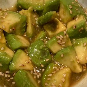 すみれの作ってみた!投稿(3分で！やみつきアボカドのポン酢ごま油和え｜おつまみ・副菜に)
