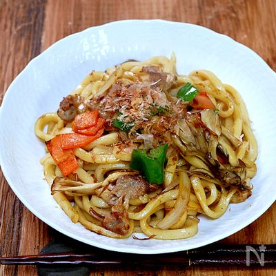 ごま油と削り節の相性がいい「和風焼うどん」