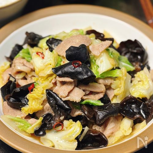 ごはんがすすむ!【豚肉とキャベツときくらげのピリ辛炒め】
