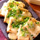 絶品簡単おつまみ〝焼き豆腐のチーズぽん酢〟