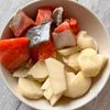 鮭とじゃがいもの白だし和風パスタの工程1