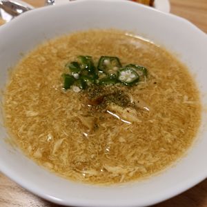 Yukkの作ってみた!投稿(ひんやり冷やして♡オクラとトマトのカレー風味コンソメスープ)