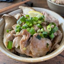 焼きエリンギと豚肉のネギ塩レモン丼
