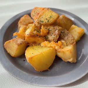 mi♡の作ってみた!投稿(【やみつきカリカリチーズポテト】秒でなくなる新じゃがおかず)