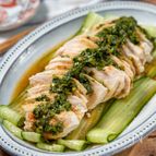 しっとり美味しい『鶏むね肉のニラごまラー油だれ』
