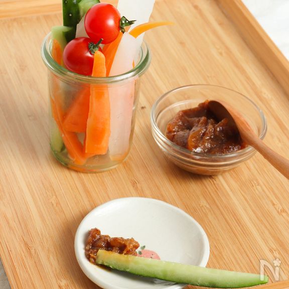 野菜がたっぷり食べられる！味噌ごまディップソース