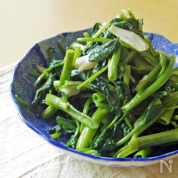 【夏の養生ごはん】空芯菜とニンニクのシンプル炒め