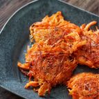 もちもち！子どもも食べやすい【にんじんのコンソメチーズ焼き】