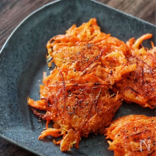 もちもち！子どもも食べやすい【にんじんのコンソメチーズ焼き】