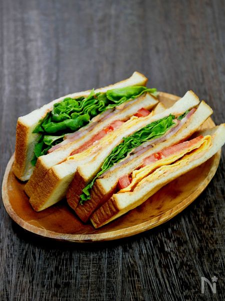 オーロラソースで食べる「BLTサンド」