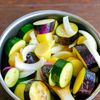 トマトで煮込む夏野菜肉じゃがの工程2
