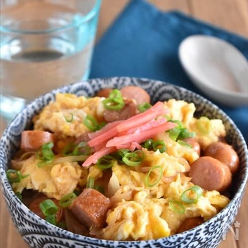 【とろとろ卵とウインナーの甘辛丼】おかわりしたくなる美味しさ