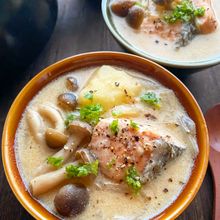 鮭とじゃがいもきのこの豆乳味噌スープ