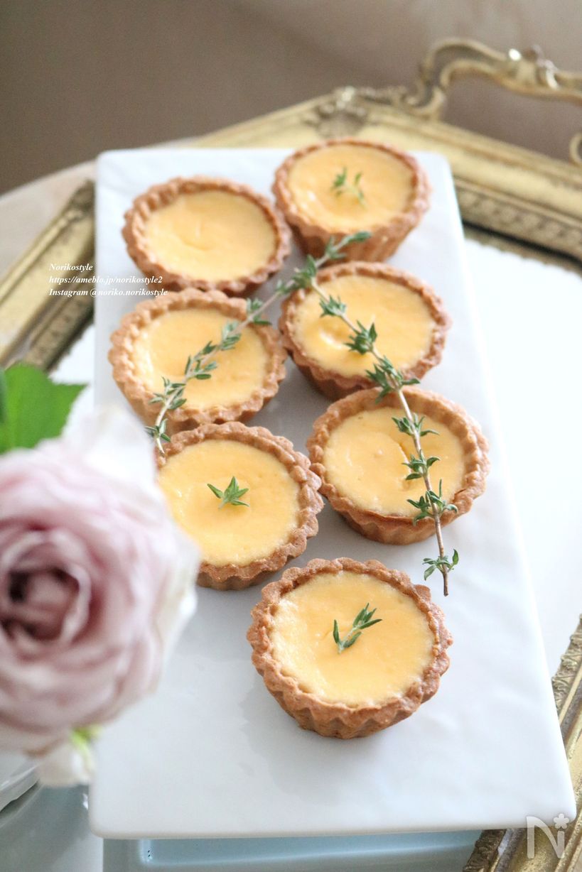 ハーブがのった白味噌チーズタルト