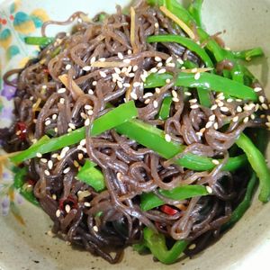 ゆみの作ってみた!投稿(和食のヘルシー惣菜😘糸こんにゃくとピーマンのきんぴら😋)