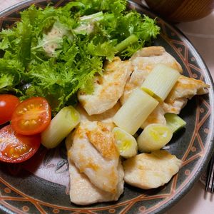 633toの作ってみた!投稿(【鶏むねと長ねぎのうま塩焼き】10分で完成！節約レシピ！)