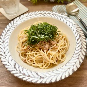 のりのり🐾🎀🤍の作ってみた!投稿(ゆでたパスタに和えるだけ！ツナ缶と大葉のパスタ)