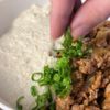 【麻婆クリーミーうどん】濃厚なのに重すぎない新感覚の工程3