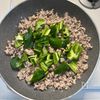 ご飯にピッタリ！彩り◎【ピーマンとミニトマトの中華そぼろ】の工程3