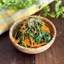 【5分で完成！】春菊とにんじんの塩ナムル