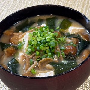 楽ラク手抜キッチン🐶🐾の作ってみた!投稿(【豆腐となめこのお味噌】我が家の基本のお味噌汁♬︎)