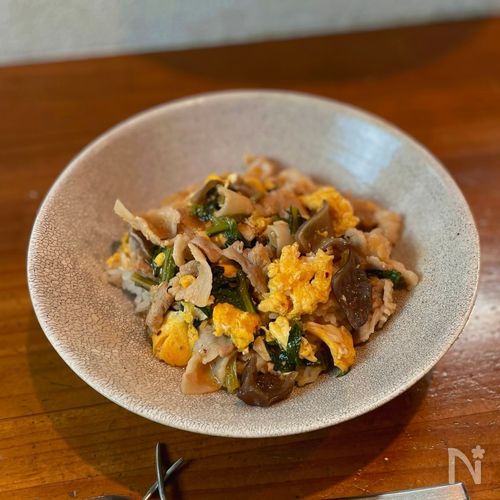 ピリ辛風味で、食べる手が止まらない【麻辣(マーラー)丼】