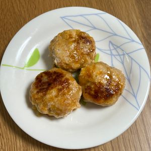 Hideの作ってみた!投稿(男子ウケ抜群！焼くだ簡単【オーロラチーズの豚こま丸め焼き】)